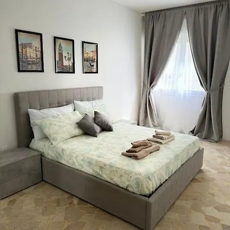 Apartment Grey Venice