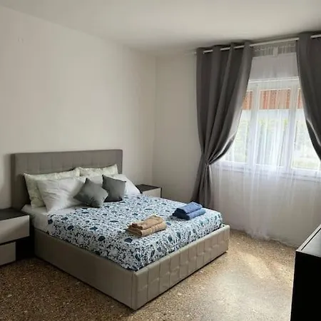 Grey * Venice